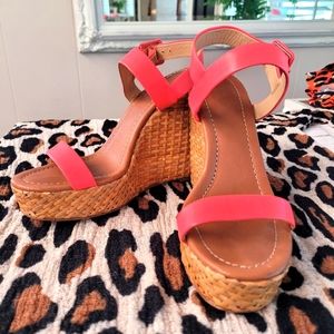 Coral Kate Spade wedge gently used size 8